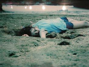 篮球比分网全站登录 窓の向こうには、真剣な顔をした魯子喬と、もつれた顔をした関谷が見えた。